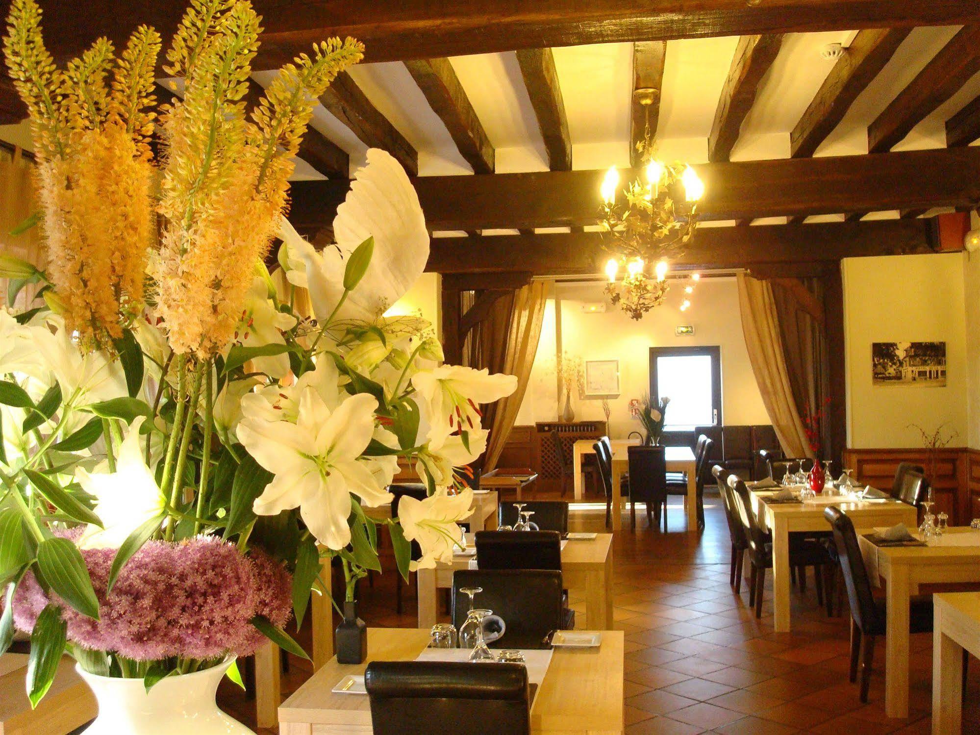 Logis Hotel La Foret Senonches Exterior photo
